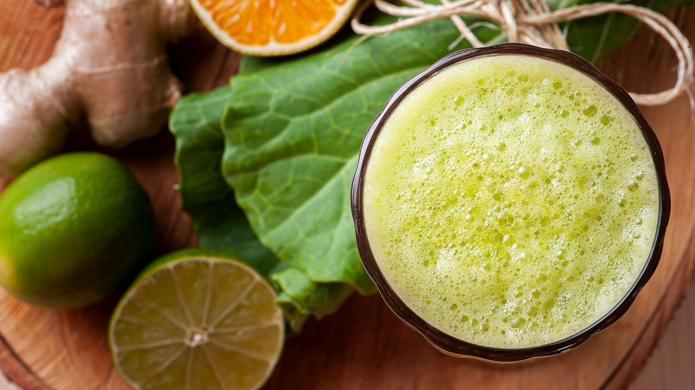 Detoxifying & Refreshing Green Juice (Recipe Included)
